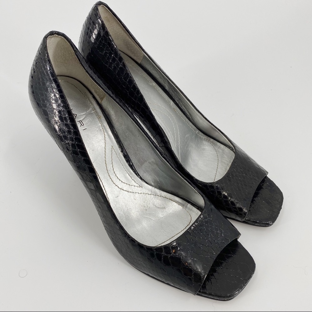 Tahari riddle peep toe square heel